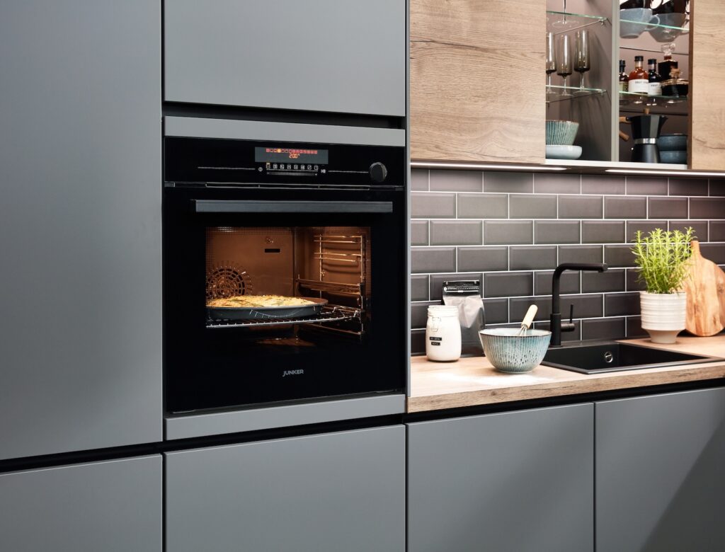 Modern color combinations in kitchen cabinets